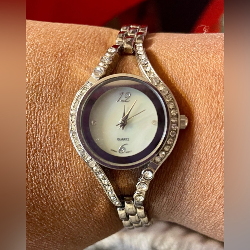 Silver Tone Quartz Watch with Diamond Embellishment. Stainless Steel. Size 7 1/2